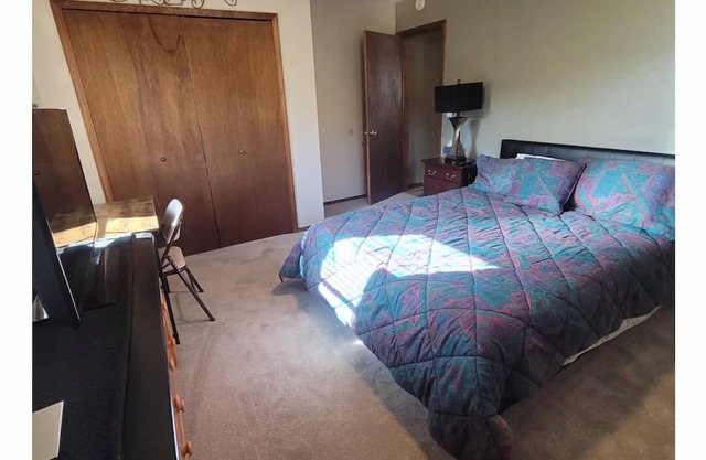 Peaceful 1 bed/1 ba in a large home in Breckenridge. 29 day rental min.