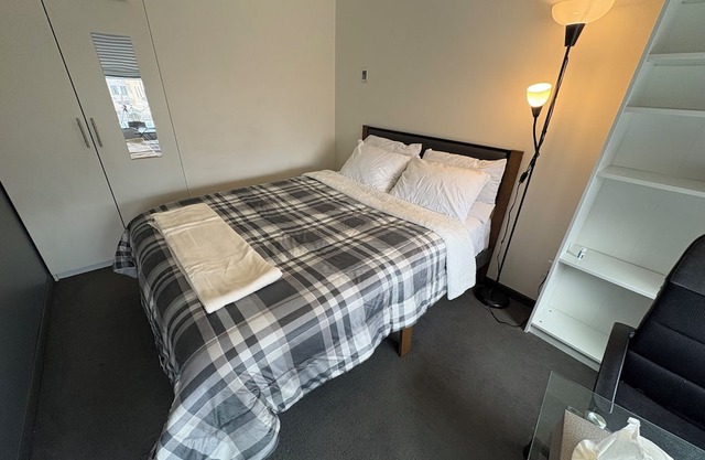 “Main Downtown Stay — Close to Everything!”