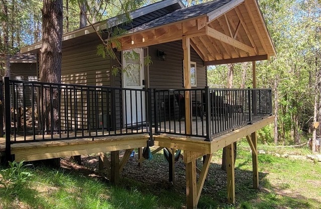 Rustic Tree House with Woodland Valley Views in Elba, Minnesota