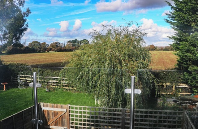 NO 1 THE CRICKETS, pet friendly, with a garden in Bognor Regis