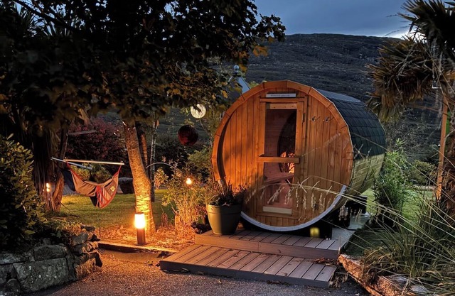 Family-Pet Friendly-Sleeps 8-Hot Tub-Sauna