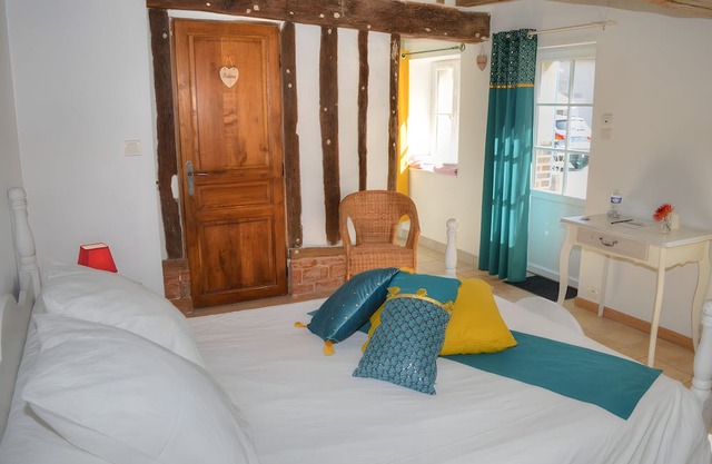 Guest Room 'Pic-Vert' with Shared Pool, Terrace, and Wi-Fi