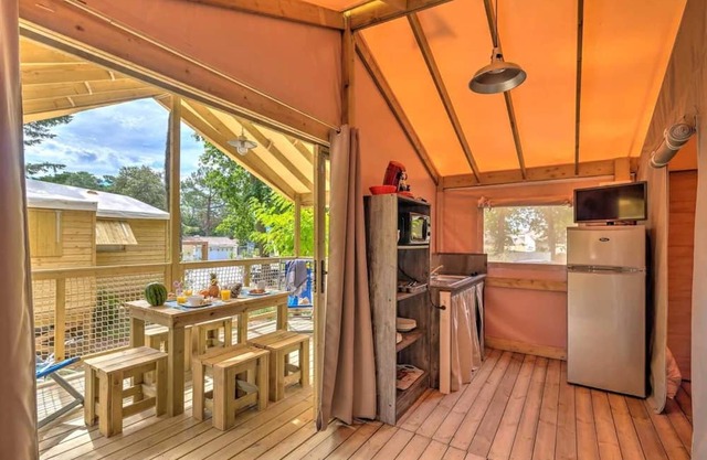 Cabane 4 étoiles - Piscine - efbdec