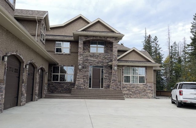 Gateway for Jasper Vacations in a big Luxury Mansion at Hinton
