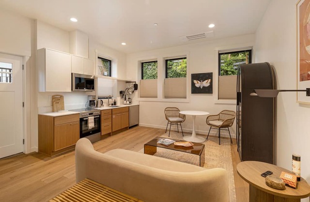New Luxury Condo! Downtown! Ground Floor - Haven 103