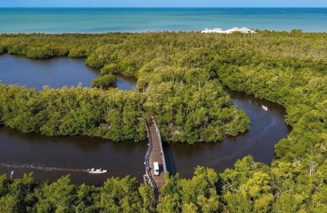 Charming 1st floor 3-bedroom condo in serene Naples, Florida!