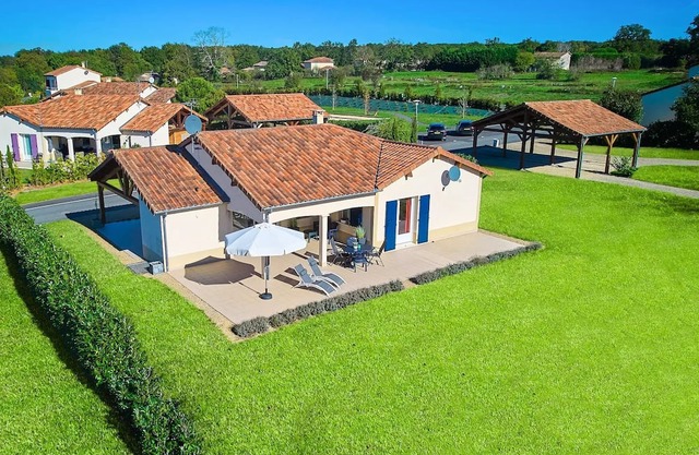 Deluxe 2-bathroom detached villa sleeps 4