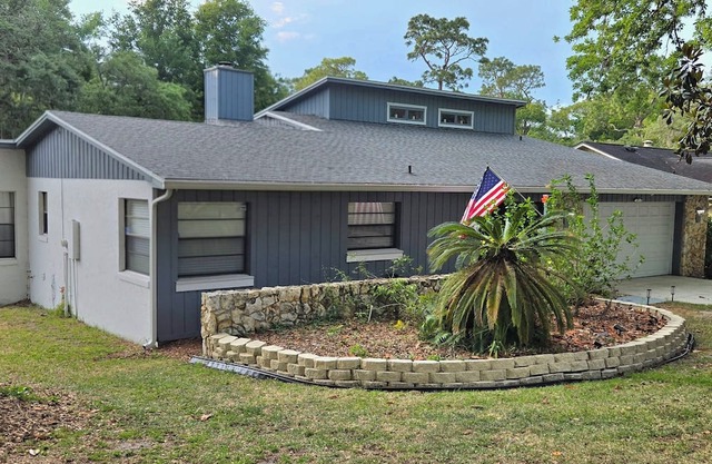 Charming 2-bedroom house near Wekiwa Springs State Park, pet friendly.