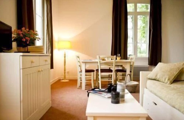 Swimming pool, parking, tv, 20-25m², Etretat
