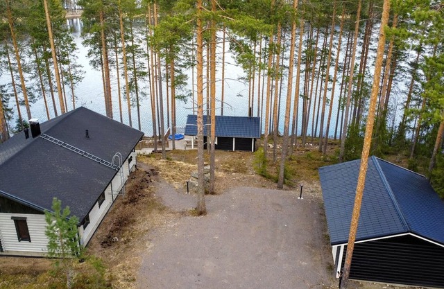 Villa Norppa rantasauna ja kylpypalju Punkaharjulla. Upea maisema Saimaalle.