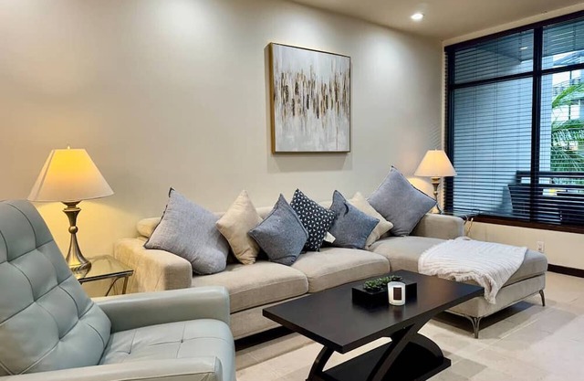 Lux Condo-3 bed pool and Jacuzzi