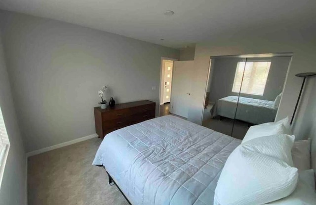 Traveling RN/Professionals - Private Bed and Shared Bathroom