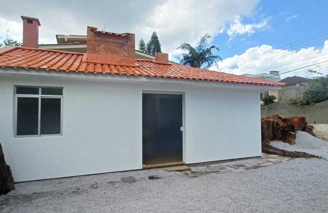 One bedroom and living room apartment with fully equipped kitchen.