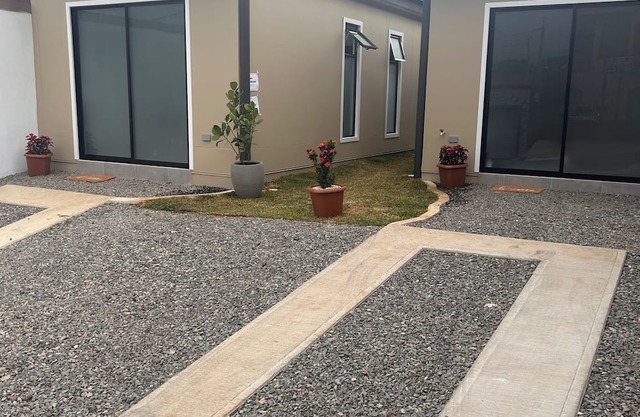 Apartment Adobes 36A. Near the airport (4 people), services included.