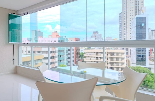 Apto com Wi-Fi a poucos passos da Praia Central