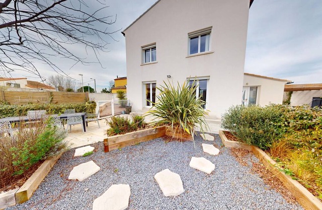 Spacious 5-bedroom villa with garden in Vic-la-Gardiole