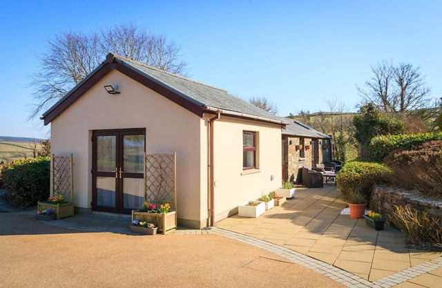 Kerrowdhoo Farmhouse - a holiday cottage that sleeps 3 guests in 2 bedrooms