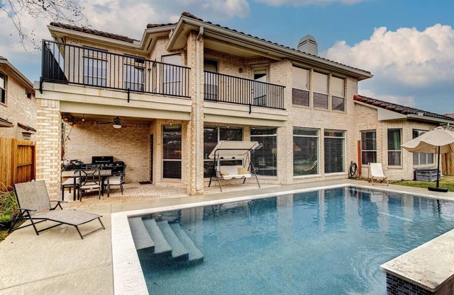 Cyfair home w/pool and theater
