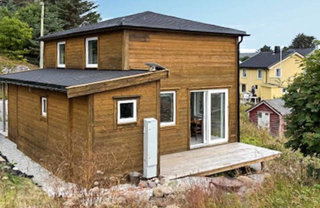 Lovely home in Mausund with WiFi