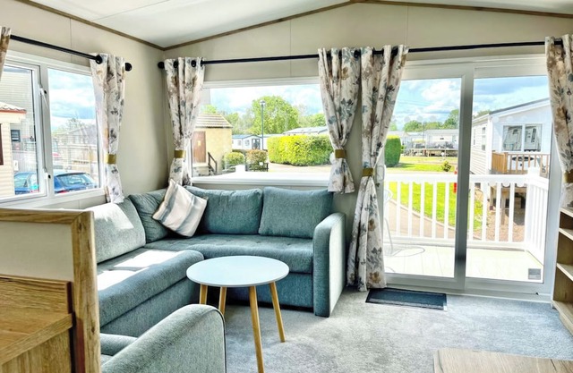 Gold Deluxe 3 Bed sleeps 8 Pet friendly