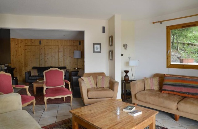 Chalet, wifi, 100m from ski slopes, sauna, terrace, fireplace or stove, tv, ski locker, 245m²