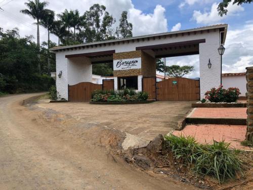 Casa F2 en Condominio Buragua