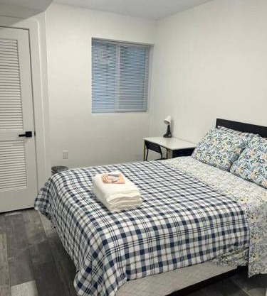 Cozy Apt\ Sleeps 5 \ 1717 Apt 2