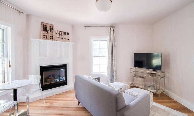 Fredericksburg Apartment | Hot Tub, King Bed, Walk to Main, Luxe Bath - No. 2