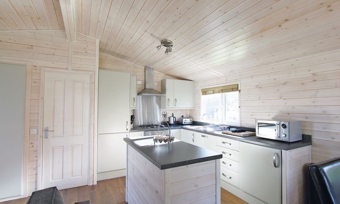 Alford Cabin | Cozy Lodge with Spa, Kitchen & Hot Tub for Your Getaway