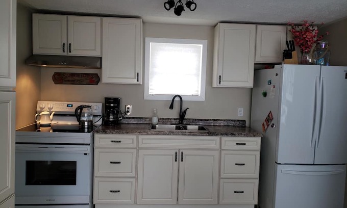 Crystal Beach Cottage | Cozy Cottage Steps from Lake Erie with Pool & Spa Amenities
