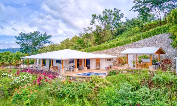 Samara House | Captivating House with Oceanfront Views and Private Pool
