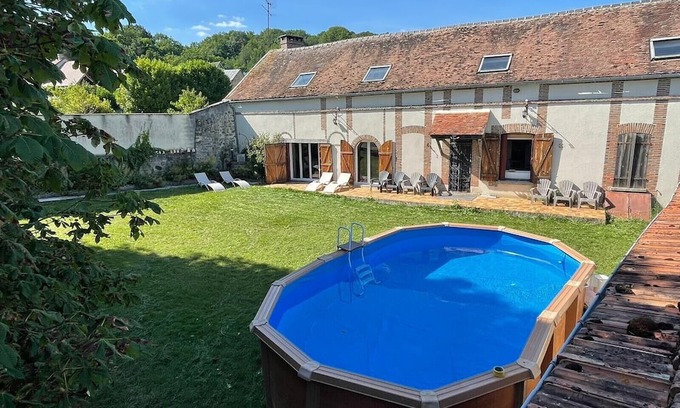 Louan-Villegruis-Fontaine House | Spacious House for 28 with Pool, Pet-Friendly Amenities