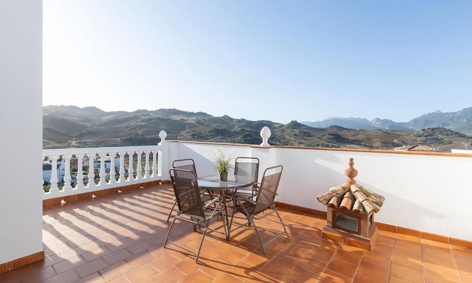 Montecorto House | Comfortable Stay at Casa de Teones Montecorto with Private Pool