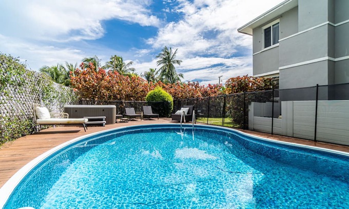 Seybold House | Villa Aqua Royal: 6BD with Heated Pool & Jacuzzi Escape
