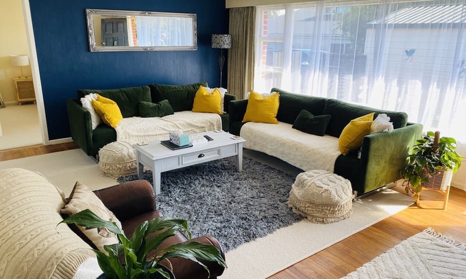 Invercargill House | Experience Rosedale Retreat with Spa & Private Garden Access