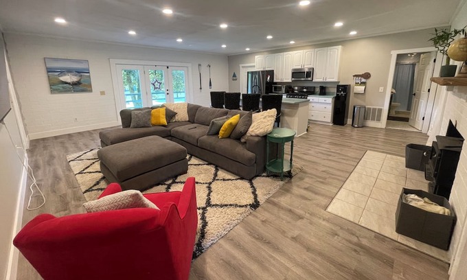 Spring City House | Relaxing Lake House Retreat with Family-Friendly Amenities