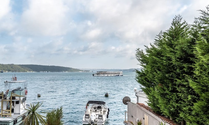 Sariyer Apartment | Elegant Mansion with Bosphorus View & Relaxing Jacuzzi