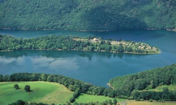 Arnac Cottage | Family-Friendly Gite Arnac: Cozy 1-Bedroom Retreat