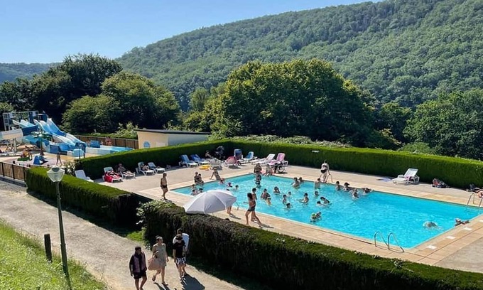 Arnac Cottage | Cozy Gite Arnac: Perfect for Families, Pet-Friendly Stay