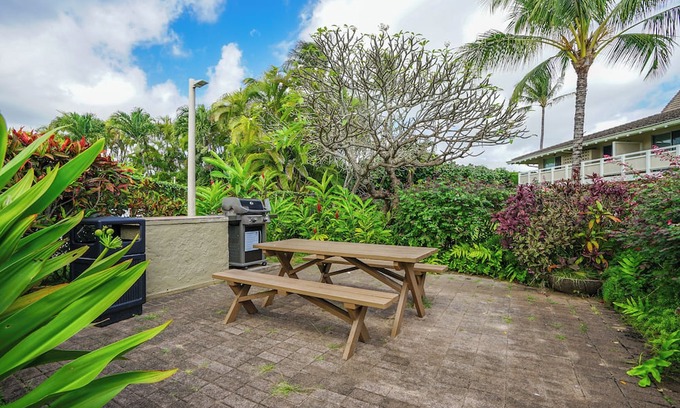 Wailua Condo | Nani Hale at Plantation Hale: w/AC,Walk to Bch,Dining,Shopping,Pool/Hot Tub/BBQ