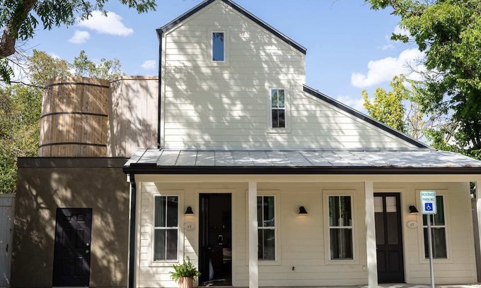 Fredericksburg Apartment | Hot Tub, King Bed, Walk to Main, Luxe Bath - No. 5