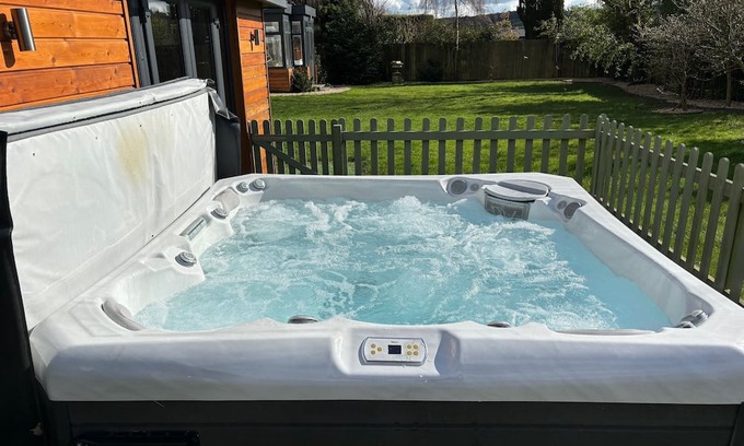 Ashwick Apartment | Relaxing Somerset Retreat with Indoor Pool and Spa Amenities