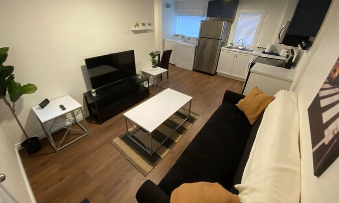 East Windsor House | Cozy Tiny Home with Pet-Friendly Amenities Near Disney
