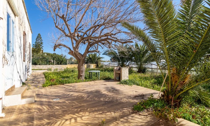 Acate Apartment | Cozy Sea View Apartment with Garden and Shared Terrace