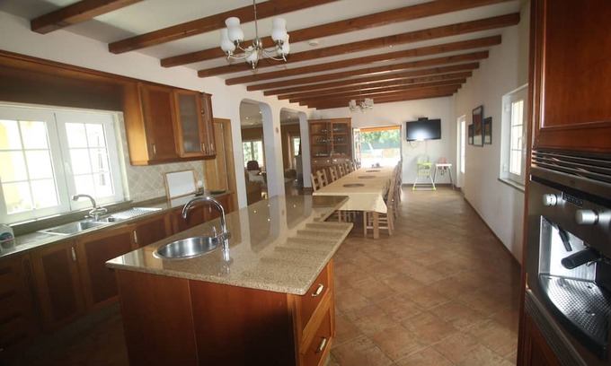 Calicos Villa | Villa Colibri: Heated Pool, Ocean View & Cinema Experience