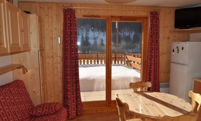 La Chapelle-d'Abondance Apartment | Cozy Studio in La Chapelle-d'Abondance for 4 Guests