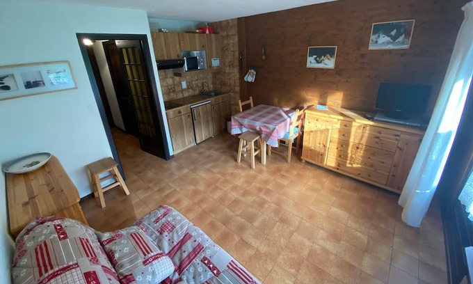 La Chapelle-d'Abondance Apartment | Cozy Studio in La Chapelle-d'Abondance for 4 Guests