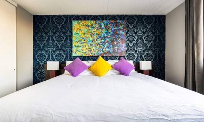Kensington Apartment | Kensington Modern 2 Bedroom Apartment- Parking Included