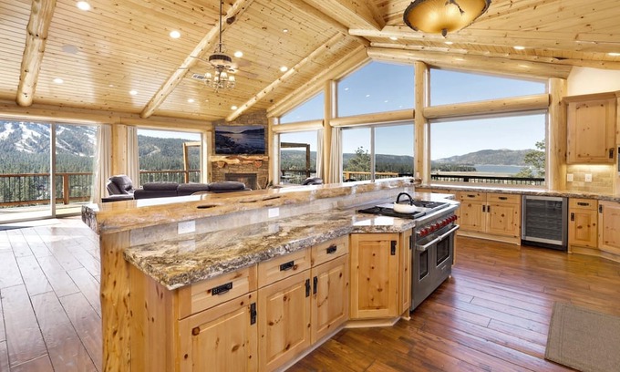 Castle Glen Estates Cabin | Comfortable 7 Bedroom Golden Oak Log Cabin with Pool