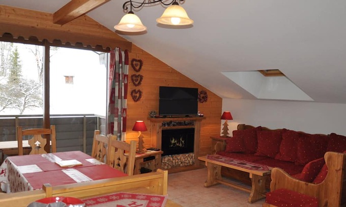 La Chapelle-d'Abondance Apartment | Inviting Apartment in La Chapelle-d'Abondance for 6 Guests